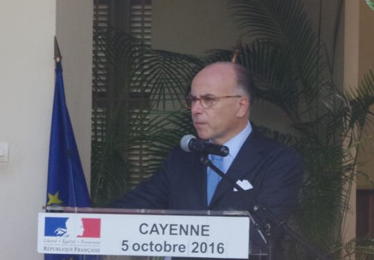 Guyane : Cazeneuve annonce des renforts policiers